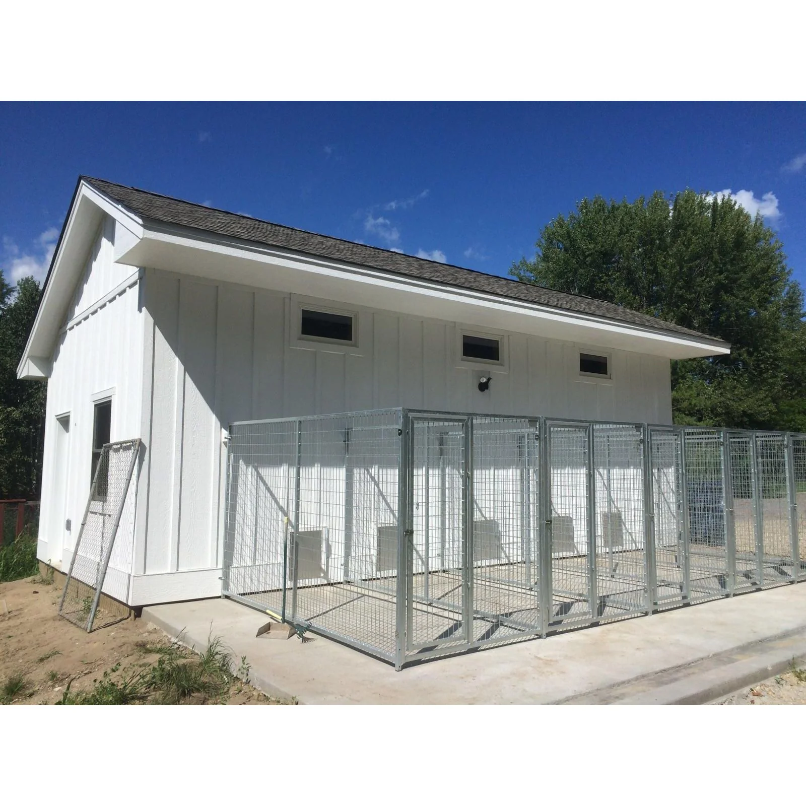 TK Products Complete 5'W Kennel w/8-3” Stainless Steel Bolt Assemblies - Image 4